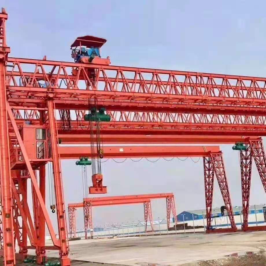 提梁機(jī)。梁場(chǎng)